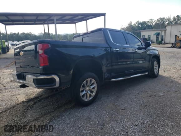 ✅ 2021 Chevrolet Silverado 1500 LTZ • VIN: 3GCPWEED1MG323948 • Lot: 71761964. Wystawiony na Copart z przebiegiem 61 824 mil. Bezpłatny archiwum sprzedaży aukcyjnych z USA i szczegółowy raport historii pojazdu na DreamBid. Zdjęcie 3.