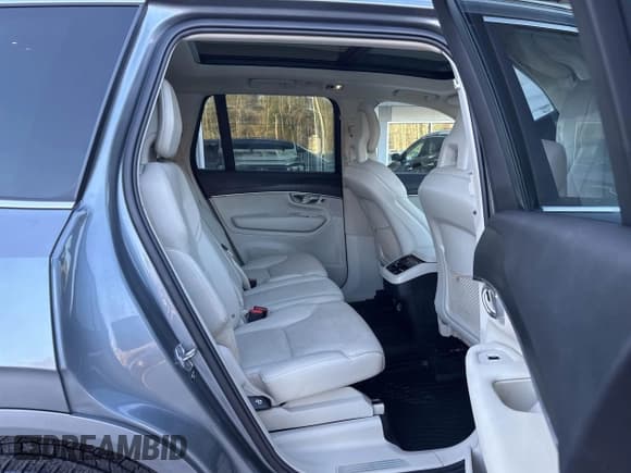 ✅ 2020 Volvo XC90 Momentum • VIN: YV4102PK9L1587026 • Лот: 43759661. Опубликован ранее на IAAI с пробегом 158 886 миль. Бесплатный доступ к архиву аукционных продаж из США и подробный отчёт об истории автомобиля на DreamBid. Изображение 8.