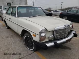 ✅ 1975 Mercedes-Benz 200 • VIN: 11501712026386 • Lot: 44390142. Wystawiony na Copart z przebiegiem 76 189 mil. Bezpłatny archiwum sprzedaży aukcyjnych z USA i szczegółowy raport historii pojazdu na DreamBid. Zdjęcie 1.