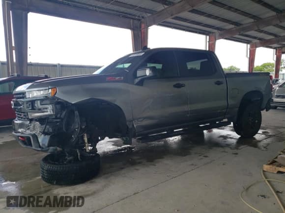 ✅ 2021 Chevrolet Silverado 1500 LT Trail Boss • VIN: 3GCPYFED2MG258883 • Lot: 57219844. Wystawiony na Copart z przebiegiem 81 605 mil. Bezpłatny archiwum sprzedaży aukcyjnych z USA i szczegółowy raport historii pojazdu na DreamBid. Zdjęcie 1.