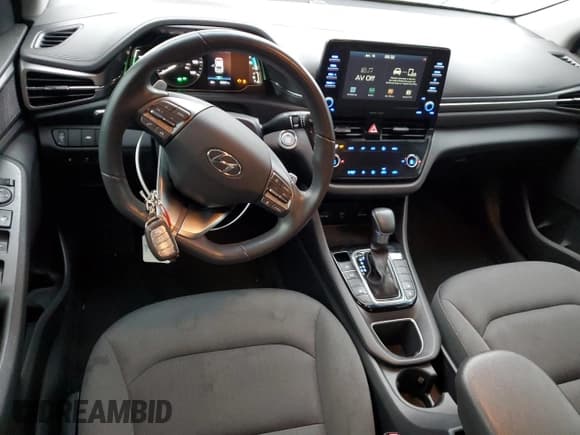 ✅ 2020 Hyundai Ioniq SE • VIN: KMHC65LDXLU225283 • Lot: 88311115. Wystawiony na Copart z przebiegiem 45 081 mil. Bezpłatny archiwum sprzedaży aukcyjnych z USA i szczegółowy raport historii pojazdu na DreamBid. Zdjęcie 8.