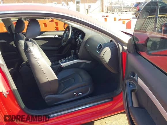 ✅ 2013 Audi A5 Premium Plus • VIN: WAULFAFR0DA022990 • Лот: 43470527. Опубликован ранее на IAAI с пробегом 135 573 миль. Бесплатный доступ к архиву аукционных продаж из США и подробный отчёт об истории автомобиля на DreamBid. Изображение 5.