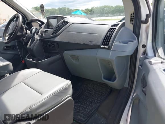 ✅ 2016 Ford Transit Cargo • VIN: 1FTYE1ZM2GKA07627 • Lot: 42816386. Wystawiony na IAAI z przebiegiem 89 290 mil. Bezpłatny archiwum sprzedaży aukcyjnych z USA i szczegółowy raport historii pojazdu na DreamBid. Zdjęcie 5.