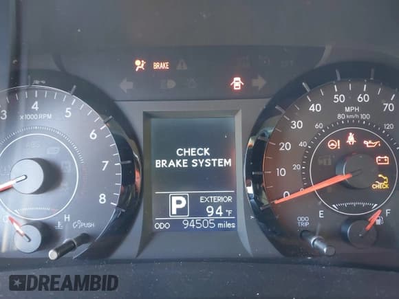 ✅ 2017 Toyota Sienna LE • VIN: 5TDKZ3DCXHS863837 • Lot: 43491475. Listed on IAAI with 94,505 mi. Free auction sales archive from the USA and detailed vehicle history report at DreamBid. Image 7.