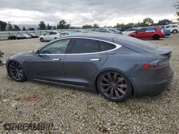 ✅ 2016 Tesla Model S 90D • VIN: 5YJSA1E47GF146916 • Лот: 84659835. Опубликован ранее на Copart с пробегом 114 908 миль. Бесплатный доступ к архиву аукционных продаж из США и подробный отчёт об истории автомобиля на DreamBid. Изображение 2.