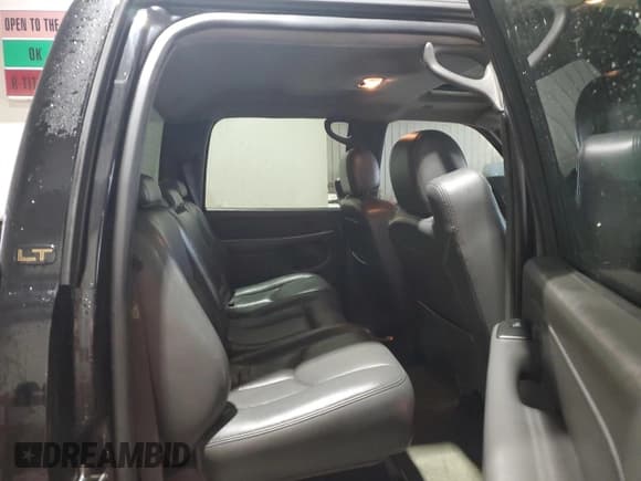 ✅ 2006 Chevrolet Silverado 2500HD LT2 • VIN: 1GCHK23U16F175953 • Lot: 83951755. Wystawiony na Copart z przebiegiem 180 509 mil. Bezpłatny archiwum sprzedaży aukcyjnych z USA i szczegółowy raport historii pojazdu na DreamBid. Zdjęcie 10.