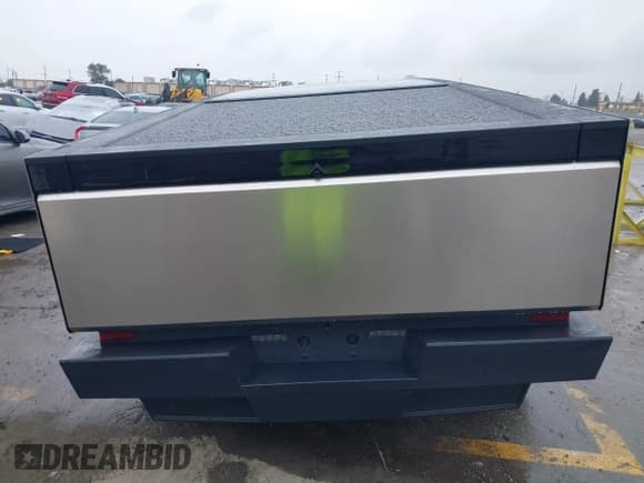 ✅ 2025 Tesla Cybertruck • VIN: 7G2CEHED8SA059806 • Lot: 41706116. Listed on IAAI with 212 mi. Free auction sales archive from the USA and detailed vehicle history report at DreamBid. Image 16.