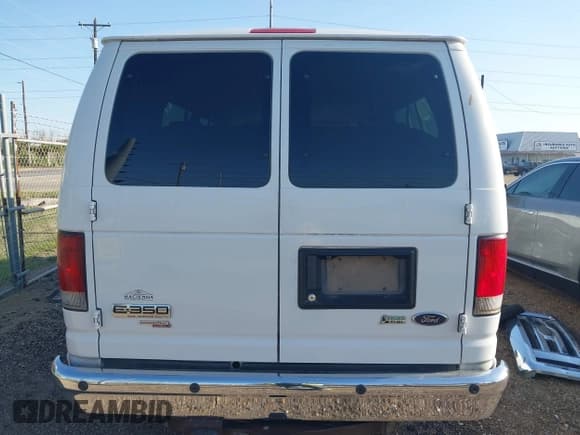 ✅ 2014 Ford Econoline Passenger XL • VIN: 1FBSS3BLXEDA86613 • Lot: 41996263. Wystawiony na IAAI z przebiegiem 238 848 mil. Bezpłatny archiwum sprzedaży aukcyjnych z USA i szczegółowy raport historii pojazdu na DreamBid. Zdjęcie 16.