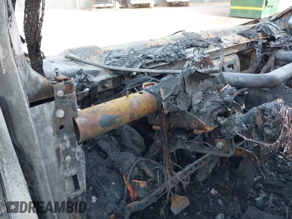 ✅ 2016 Ford Transit Cargo • VIN: 1FTYR1YM8GKB54587 • Lot: 41909161. Wystawiony na IAAI z przebiegiem Nie podano. Bezpłatny archiwum sprzedaży aukcyjnych z USA i szczegółowy raport historii pojazdu na DreamBid. Zdjęcie 7.