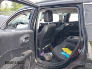 ✅ 2018 Jeep Compass Latitude • VIN: 3C4NJDBB2JT222584 • Lot: 42917055. Wystawiony na IAAI z przebiegiem 91 394 mil. Bezpłatny archiwum sprzedaży aukcyjnych z USA i szczegółowy raport historii pojazdu na DreamBid. Zdjęcie 8.