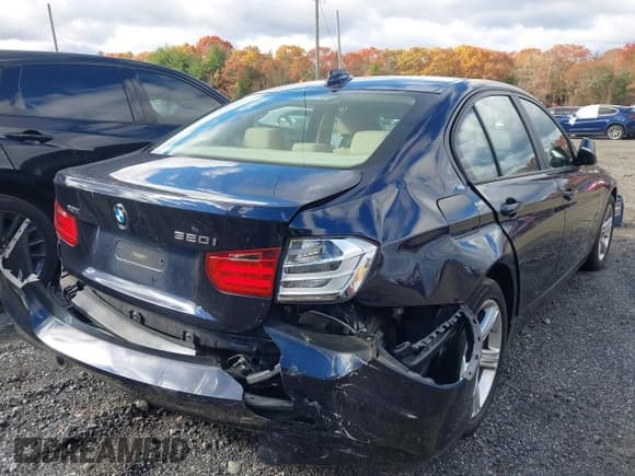✅ 2015 BMW 3 Series 320i xDrive • VIN: WBA3C3C58FP663102 • Lot: 43589485. Listed on IAAI with 182,582 mi. Free auction sales archive from the USA and detailed vehicle history report at DreamBid. Image 4.