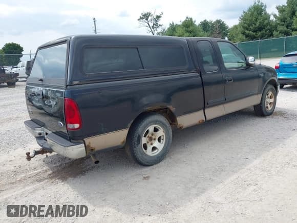 ✅ 2002 Ford F-150 XL • VIN: 1FTRX17232KA57767 • Lot: 43174389. Wystawiony na IAAI z przebiegiem 166 273 mil. Bezpłatny archiwum sprzedaży aukcyjnych z USA i szczegółowy raport historii pojazdu na DreamBid. Zdjęcie 4.