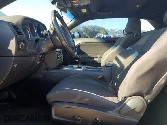 ✅ 2014 Dodge Challenger SXT • VIN: 2C3CDYAG4EH126669 • Lot: 82412235. Listed on Copart with 92,171 mi. Free auction sales archive from the USA and detailed vehicle history report at DreamBid. Image 7.