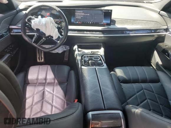 ✅ 2024 BMW i7 eDrive50 • VIN: WBY43EJ04RCR55172 • Lot: 69883755. Listed on Copart with 16,505 mi. Free auction sales archive from the USA and detailed vehicle history report at DreamBid. Image 8.