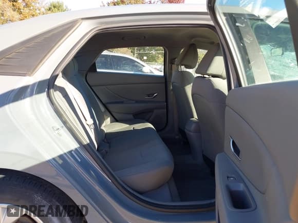 ✅ 2021 Hyundai Elantra SE • VIN: KMHLL4AG2MU155103 • Lot: 43598780. Listed on IAAI with 69,604 mi. Free auction sales archive from the USA and detailed vehicle history report at DreamBid. Image 8.