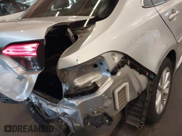 ✅ 2021 Toyota Corolla XLE • VIN: JTDFPMAE1MJ122714 • Lot: 43397338. Listed on IAAI with 63,014 mi. Free auction sales archive from the USA and detailed vehicle history report at DreamBid. Image 6.