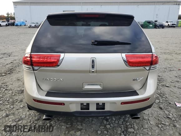 ✅ 2011 Lincoln MKX • VIN: 2LMDJ6JK2BBJ31854 • Lot: 89871975. Listed on Copart with 171,396 mi. Free auction sales archive from the USA and detailed vehicle history report at DreamBid. Image 6.