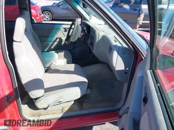 ✅ 1996 Chevrolet S-10 LS • VIN: 1GCCS19X1T8217446 • Лот: 41747890. Опубликован ранее на IAAI с пробегом 170 763 миль. Бесплатный доступ к архиву аукционных продаж из США и подробный отчёт об истории автомобиля на DreamBid. Изображение 5.