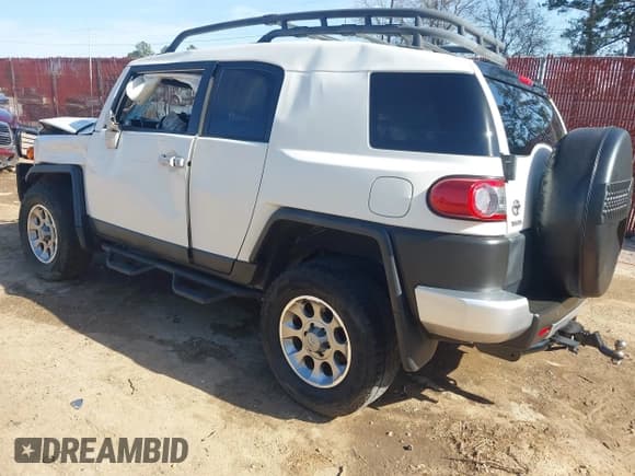 ✅ 2013 Toyota FJ Cruiser • VIN: JTEBU4BF2DK157752 • Lot: 41823666. Wystawiony na IAAI z przebiegiem 109 005 mil. Bezpłatny archiwum sprzedaży aukcyjnych z USA i szczegółowy raport historii pojazdu na DreamBid. Zdjęcie 3.