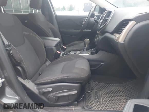 ✅ 2016 Jeep Cherokee Latitude • VIN: 1C4PJMCB1GW188485 • Lot: 43786925. Listed on IAAI with 190,711 mi. Free auction sales archive from the USA and detailed vehicle history report at DreamBid. Image 5.