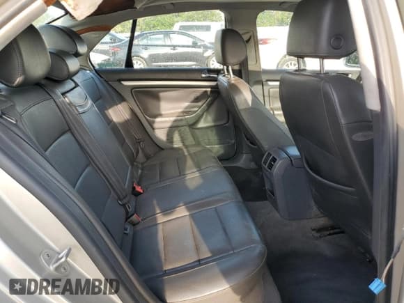 ✅ 2005 Volkswagen Jetta 2.5L • VIN: 3VWRF71K55M633965 • Лот: 58065205. Опубликован ранее на Copart с пробегом 131 424 миль. Бесплатный доступ к архиву аукционных продаж из США и подробный отчёт об истории автомобиля на DreamBid. Изображение 10.