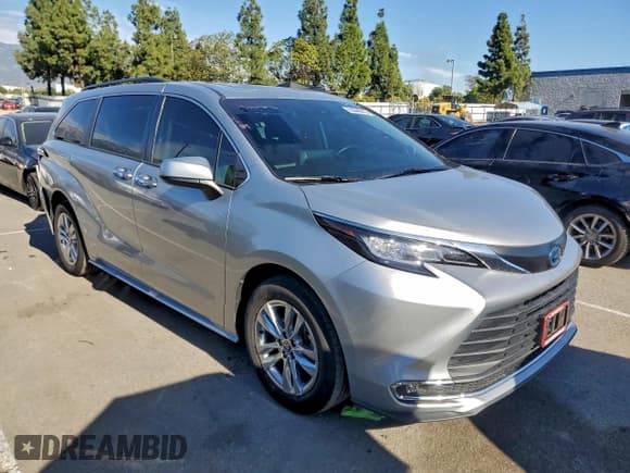✅ 2022 Toyota Sienna XLE • VIN: 5TDJRKEC7NS083875 • Lot: 93349815. Listed on Copart with 41,052 mi. Free auction sales archive from the USA and detailed vehicle history report at DreamBid. Image 4.