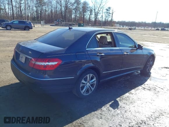 ✅ 2010 Mercedes-Benz E 350 Luxury • VIN: WDDHF5GB9AA045445 • Lot: 43827445. Wystawiony na IAAI z przebiegiem 167 228 mil. Bezpłatny archiwum sprzedaży aukcyjnych z USA i szczegółowy raport historii pojazdu na DreamBid. Zdjęcie 4.