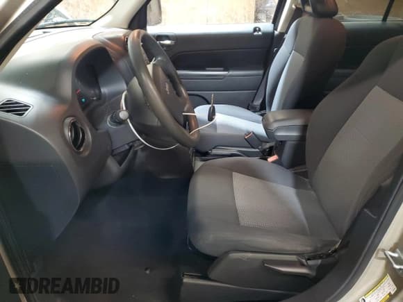 ✅ 2009 Jeep Patriot Sport • VIN: 1J4FF28B39D134883 • Lot: 92876085. Listed on Copart with 106,624 mi. Free auction sales archive from the USA and detailed vehicle history report at DreamBid. Image 7.