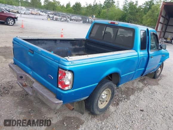 ✅ 1995 Ford Ranger XL • VIN: 1FTCR14A3SPA36321 • Lot: 42094869. Listed on IAAI with 123,554 mi. Free auction sales archive from the USA and detailed vehicle history report at DreamBid. Image 4.
