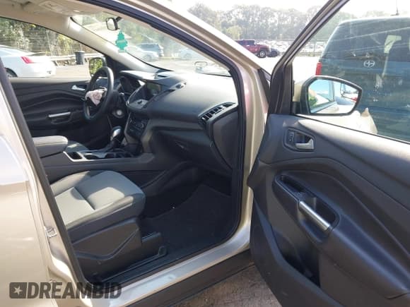 ✅ 2018 Ford Escape SE • VIN: 1FMCU0GD9JUD00233 • Lot: 43206643. Listed on IAAI with 54,556 mi. Free auction sales archive from the USA and detailed vehicle history report at DreamBid. Image 5.