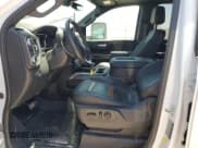 ✅ 2021 GMC Sierra 3500HD AT4 • VIN: 1GT49VEYXMF107918 • Lot: 60021894. Wystawiony na Copart z przebiegiem Nie podano. Bezpłatny archiwum sprzedaży aukcyjnych z USA i szczegółowy raport historii pojazdu na DreamBid. Zdjęcie 7.