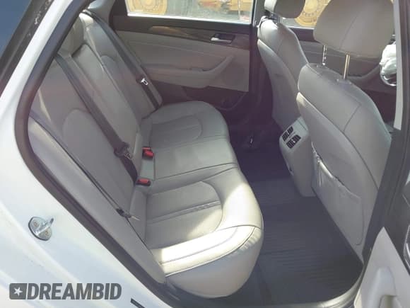 ✅ 2018 Hyundai Sonata Sport Plus • VIN: 5NPE34AF1JH689526 • Lot: 43573033. Listed on IAAI with 48,381 mi. Free auction sales archive from the USA and detailed vehicle history report at DreamBid. Image 8.