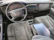 ✅ 2002 Dodge Dakota SLT • VIN: 1B7HG48N32S638157 • Lot: 53399165. Wystawiony na Copart z przebiegiem 249 534 mil. Bezpłatny archiwum sprzedaży aukcyjnych z USA i szczegółowy raport historii pojazdu na DreamBid. Zdjęcie 8.