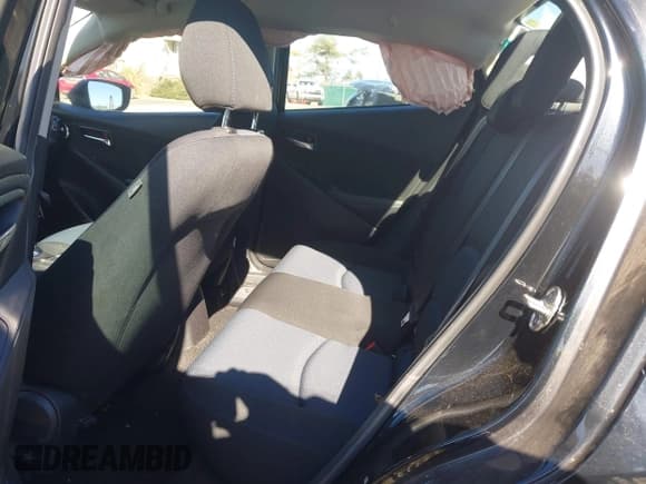 ✅ 2016 Scion iA • VIN: 3MYDLBZV8GY133061 • Lot: 43682172. Wystawiony na IAAI z przebiegiem 110 906 mil. Bezpłatny archiwum sprzedaży aukcyjnych z USA i szczegółowy raport historii pojazdu na DreamBid. Zdjęcie 8.