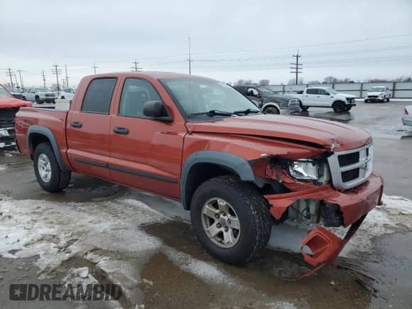 2008 Dodge Dakota z VIN 1D7HW78N28S541647, wystawiony jako Copart lot #45364905 z przebiegiem 193 724 mil mil oraz Szkoda całkowita • Salvage title. Historia ofert i sprzedaży dostępna na DreamBid. Obrazek 4.