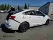 2018 Chevrolet Cruze LS z VIN 1G1BC5SM1J7180037, wystawiony jako Copart lot #71641325 z przebiegiem 143 272 mil mil oraz Szkoda całkowita • Salvage title. Historia ofert i sprzedaży dostępna na DreamBid. Obrazek 3.