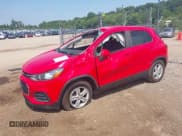 ✅ 2020 Chevrolet Trax LS • VIN: KL7CJKSB6LB345124 • Lot: 42662010. Wystawiony na IAAI z przebiegiem 89 578 mil. Bezpłatny archiwum sprzedaży aukcyjnych z USA i szczegółowy raport historii pojazdu na DreamBid. Zdjęcie 2.