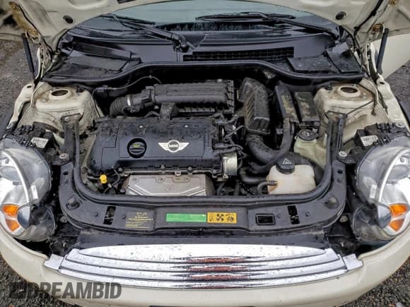 ✅ 2010 MINI Clubman • VIN: WMWML3C50ATX37391 • Lot: 95633405. Wystawiony na Copart z przebiegiem Nie podano. Bezpłatny archiwum sprzedaży aukcyjnych z USA i szczegółowy raport historii pojazdu na DreamBid. Zdjęcie 11.