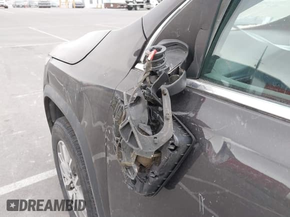 ✅ 2018 GMC Acadia SLE • VIN: 1GKKNSLS3JZ235920 • Lot: 41788192. Wystawiony na IAAI z przebiegiem 194 727 mil. Bezpłatny archiwum sprzedaży aukcyjnych z USA i szczegółowy raport historii pojazdu na DreamBid. Zdjęcie 19.