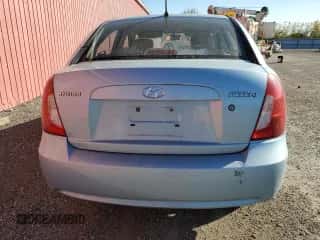 2007 Hyundai Accent GL z VIN KMHCN45C27U071062, wystawiony jako Copart lot #75334184 z przebiegiem 138 474 mil mil oraz Czysty tytuł • Clean title. Historia ofert i sprzedaży dostępna na DreamBid. Obrazek 6.