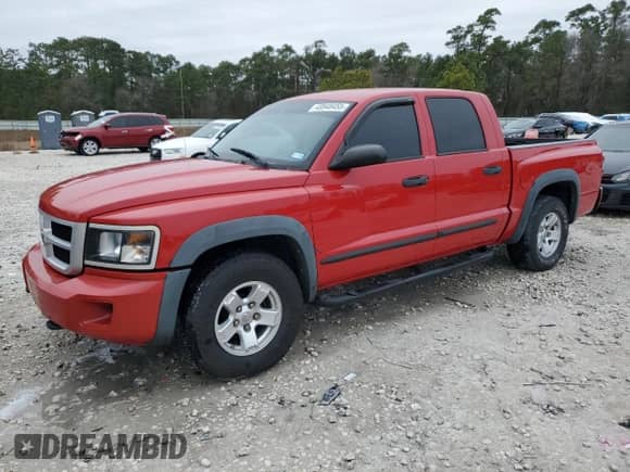 2008 Dodge Dakota z VIN 1D7HE78K48S626336, wystawiony jako Copart lot #45948455 z przebiegiem 151 006 mil mil oraz Szkoda całkowita • Salvage title. Historia ofert i sprzedaży dostępna na DreamBid. Obrazek 1.