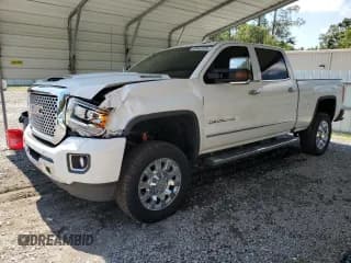 ✅ 2017 GMC Sierra 2500HD Denali • VIN: 1GT12UEY4HF191564 • Lot: 65462325. Wystawiony na Copart z przebiegiem 107 647 mil. Bezpłatny archiwum sprzedaży aukcyjnych z USA i szczegółowy raport historii pojazdu na DreamBid. Zdjęcie 1.