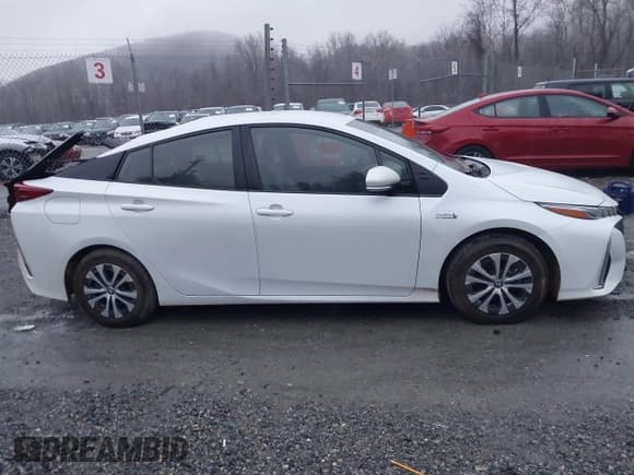 ✅ 2022 Toyota Prius XLE • VIN: JTDKAMFP4N3202279 • Lot: 43688179. Listed on IAAI with 62,855 mi. Free auction sales archive from the USA and detailed vehicle history report at DreamBid. Image 14.