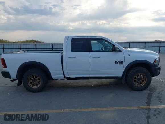 2019 Ram 1500 SLT z VIN 1C6RR6GG6KS670072, wystawiony jako IAAI lot #43225321 z przebiegiem 100 246 mil mil oraz . Historia ofert i sprzedaży dostępna na DreamBid. Obrazek 14.