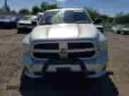 2017 Ram 1500 Express z VIN 1C6RR6FG3HS585667, wystawiony jako Copart lot #69868025 z przebiegiem 95 401 mil mil oraz Szkoda całkowita • Salvage title. Historia ofert i sprzedaży dostępna na DreamBid. Obrazek 5.
