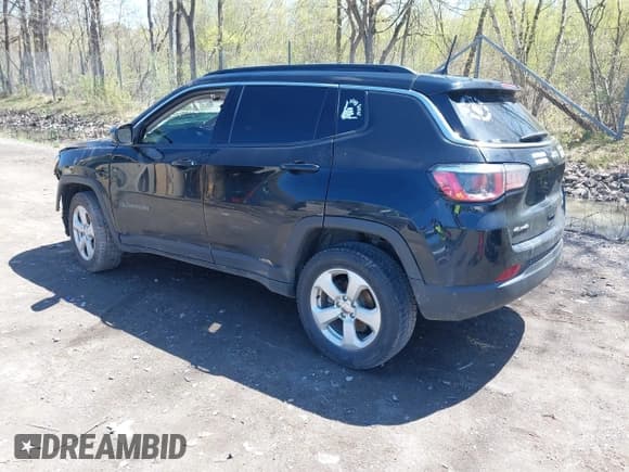 ✅ 2019 Jeep Compass Latitude • VIN: 3C4NJDBB2KT593620 • Lot: 42147809. Wystawiony na IAAI z przebiegiem 124 940 mil. Bezpłatny archiwum sprzedaży aukcyjnych z USA i szczegółowy raport historii pojazdu na DreamBid. Zdjęcie 3.
