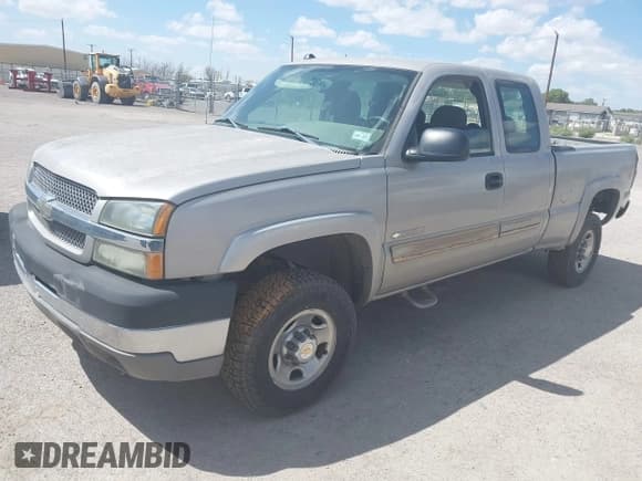 ✅ 2004 Chevrolet Silverado 2500HD LS • VIN: 1GCHK29U64E347985 • Lot: 43203803. Wystawiony na IAAI z przebiegiem 137 012 mil. Bezpłatny archiwum sprzedaży aukcyjnych z USA i szczegółowy raport historii pojazdu na DreamBid. Zdjęcie 2.