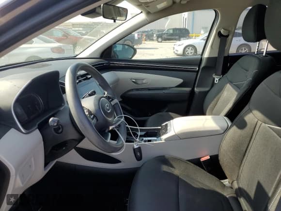 ✅ 2022 Hyundai Tucson SEL • VIN: 5NMJB3AE4NH089850 • Lot: 42664073. Wystawiony na Copart z przebiegiem 28 297 mil. Bezpłatny archiwum sprzedaży aukcyjnych z USA i szczegółowy raport historii pojazdu na DreamBid. Zdjęcie 7.