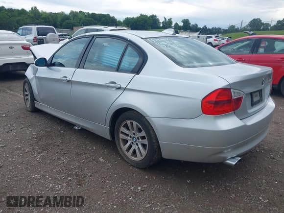 ✅ 2007 BMW 3 Series 328i • VIN: WBAVC535X7FZ77507 • Lot: 42230370. Wystawiony na IAAI z przebiegiem 167 206 mil. Bezpłatny archiwum sprzedaży aukcyjnych z USA i szczegółowy raport historii pojazdu na DreamBid. Zdjęcie 3.
