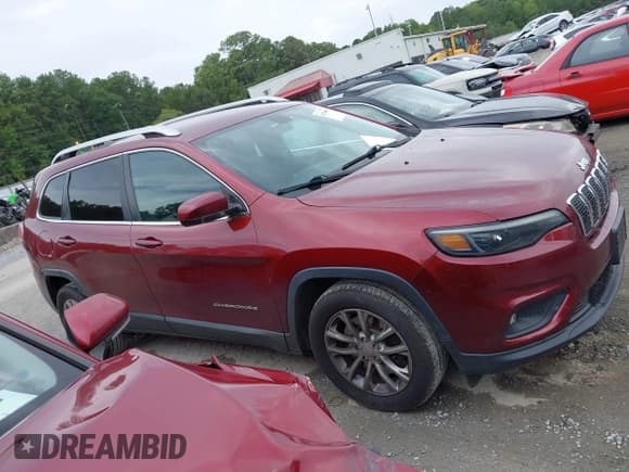✅ 2019 Jeep Cherokee Latitude • VIN: 1C4PJLCBXKD223359 • Lot: 42974685. Wystawiony na IAAI z przebiegiem 139 048 mil. Bezpłatny archiwum sprzedaży aukcyjnych z USA i szczegółowy raport historii pojazdu na DreamBid. Zdjęcie 13.